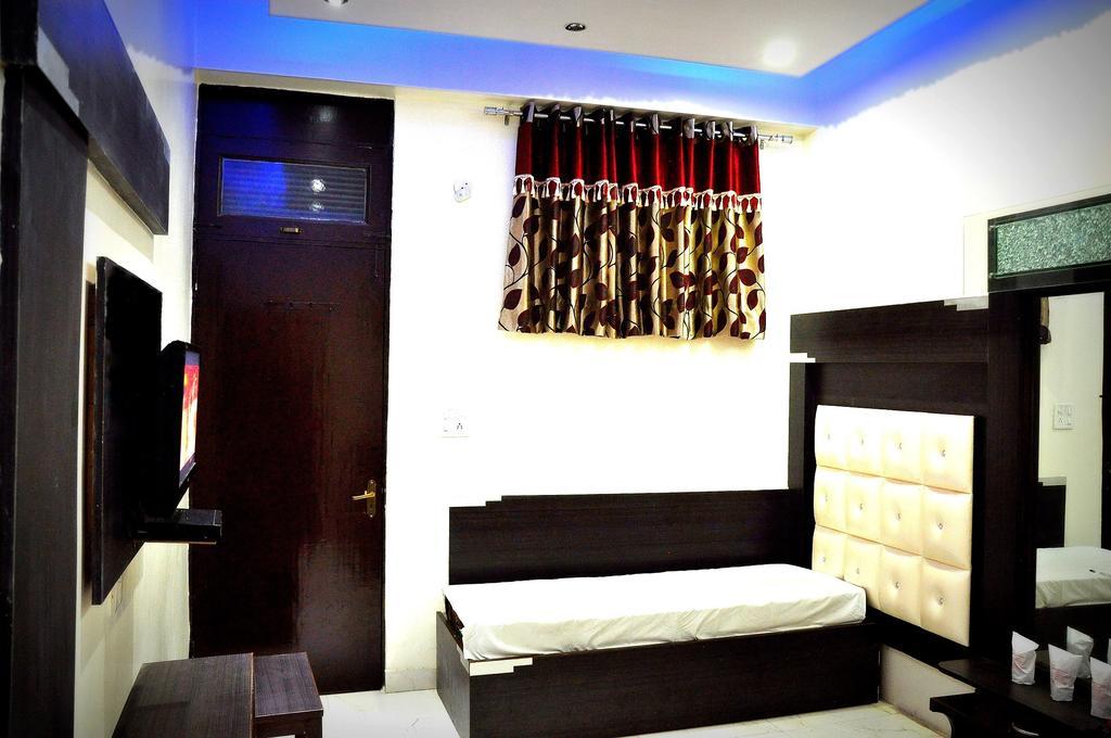 Hotel Peace Point - 1 Min Walking Distance From Station นิวเดลี ห้อง รูปภาพ