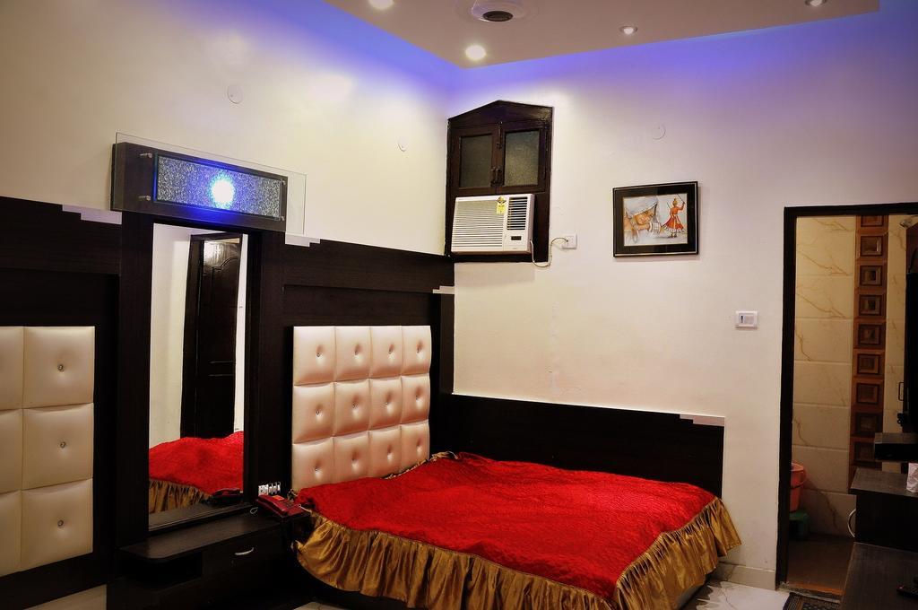 Hotel Peace Point - 1 Min Walking Distance From Station นิวเดลี ภายนอก รูปภาพ