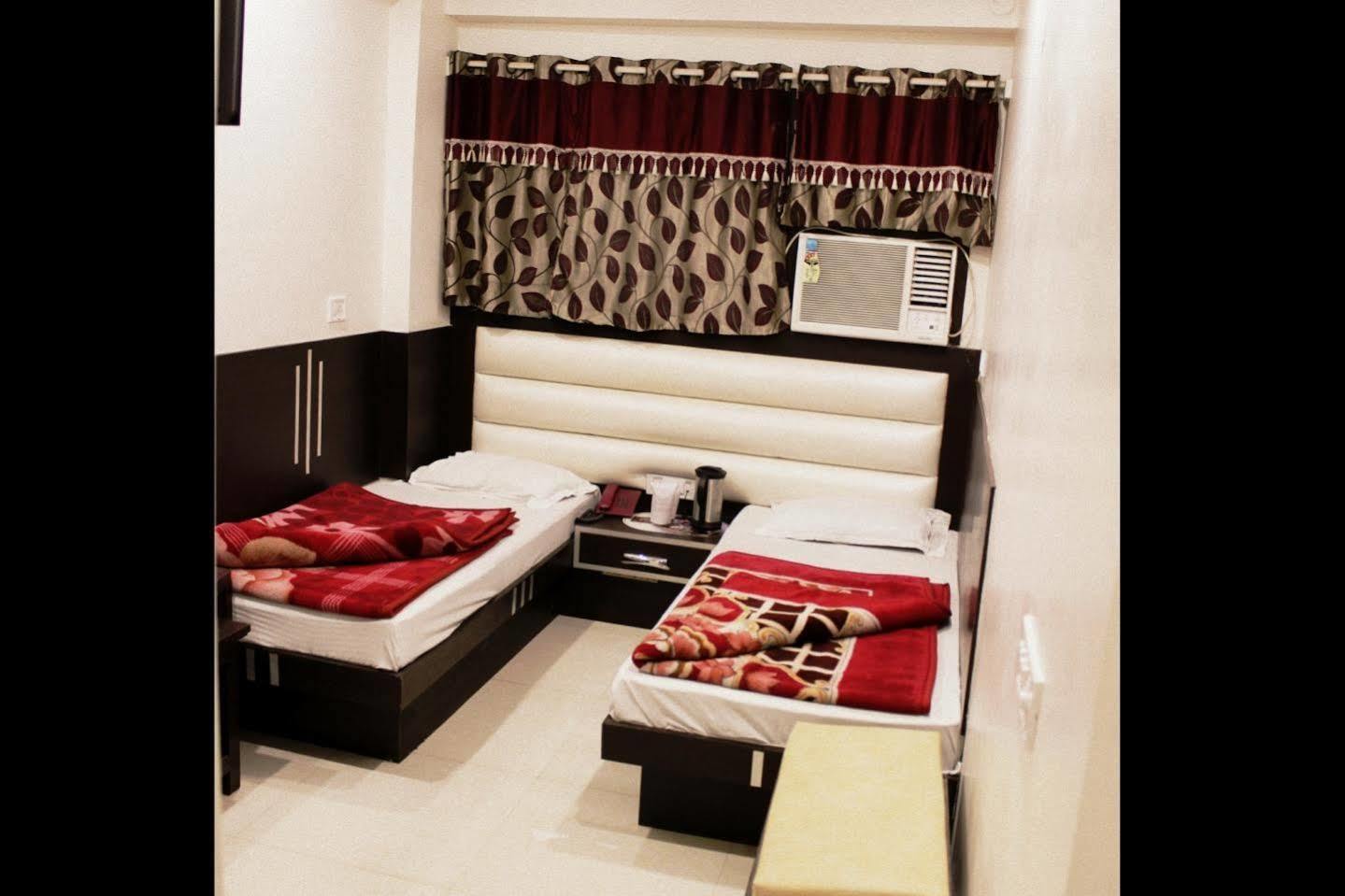 Hotel Peace Point - 1 Min Walking Distance From Station นิวเดลี ภายนอก รูปภาพ