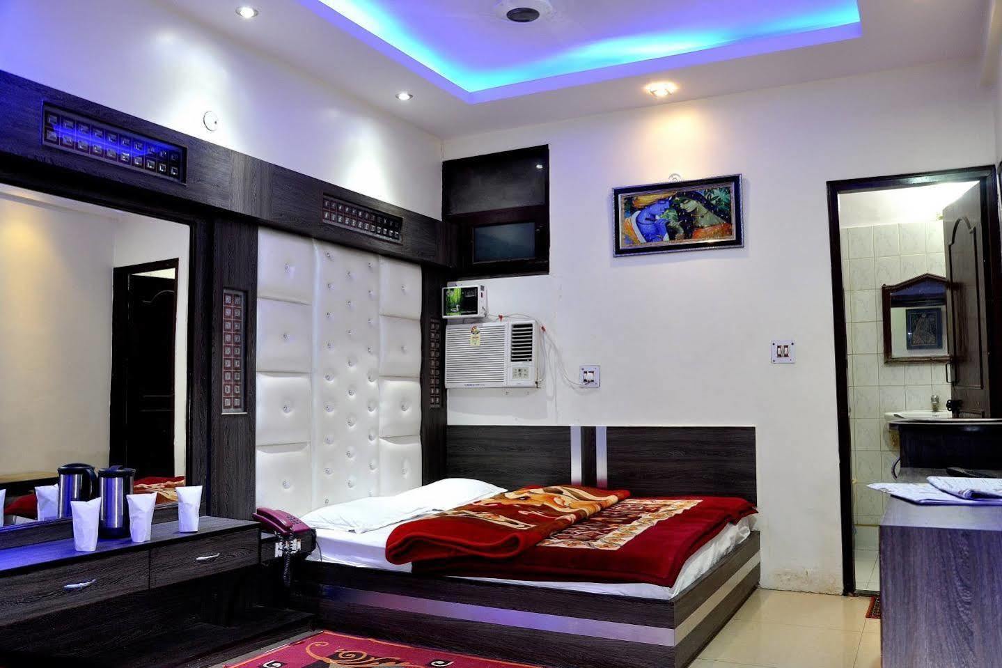 Hotel Peace Point - 1 Min Walking Distance From Station นิวเดลี ภายนอก รูปภาพ